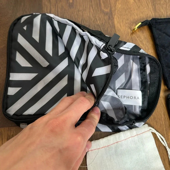 Bundle of Zippered Pouches and Dust Bags - Picture 4 of 10